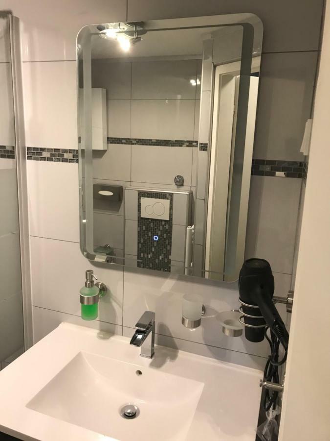 Apartment Maximilians Düsseldorf Esterno foto